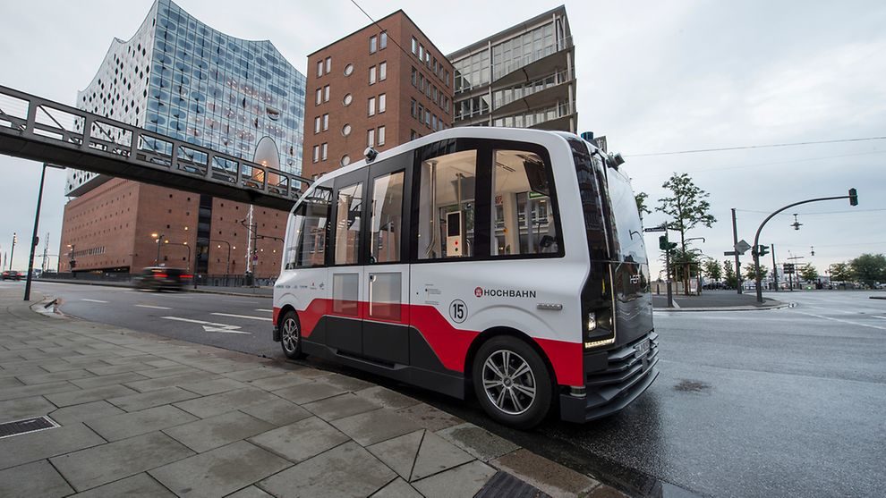 HEAT: an autonomous shuttle bus drives Hamburg’s streets