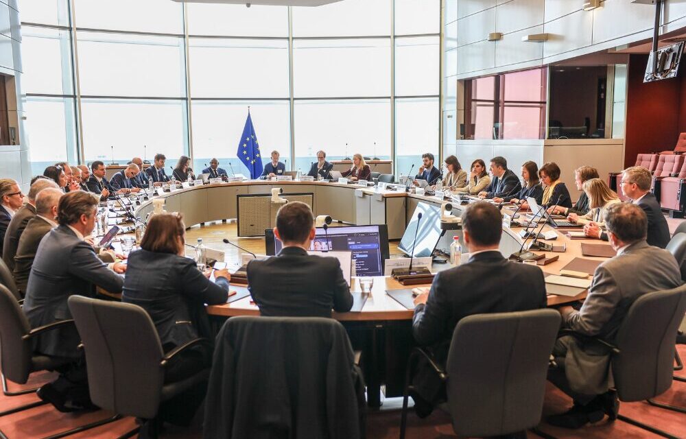 Commissioner Tzitzikostas hosts Strategic Dialogue roundtable with European automotive leaders